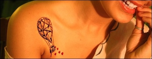 Cute Love Air Balloon on Shoulder